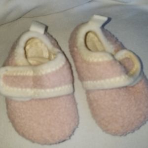 NWOT (2/ $15) faux Teddybear fur slippers